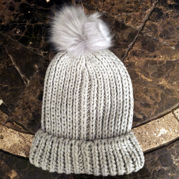 Hat Attack light Grey Knit Beannie with removable pom pom NWT - Picture 2 of 4